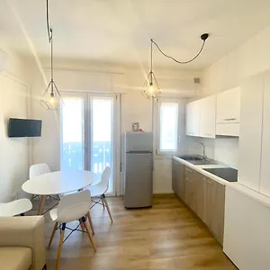 Maria Luisa - Piazza Mazzini - 30 Mt Dal Mare - Lido di Jesolo