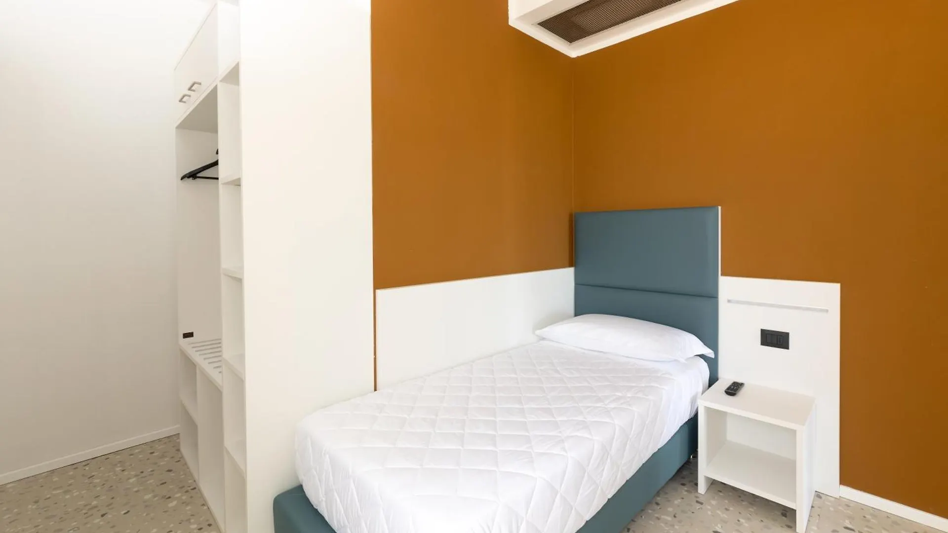 Hotel Delaville Frontemare Lido di Jesolo 3*,  Italy