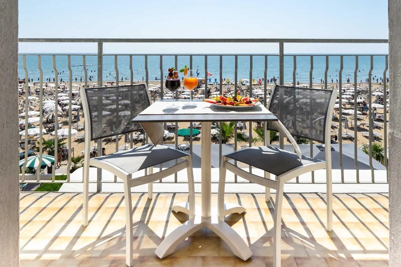 Hotel Delaville Frontemare Lido di Jesolo 3*,